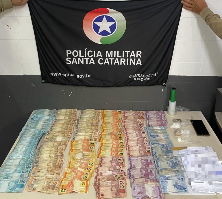 R$ 7 mil no porta-luvas: casal é preso por tráfico de drogas Criciúma