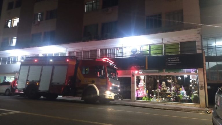 Incêndio em oitavo andar de prédio deixa um ferido em Criciúma