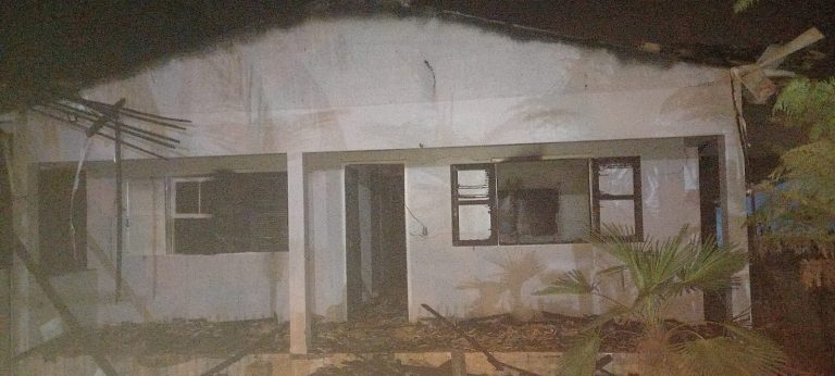 Residência é consumida pelo fogo em Urussanga