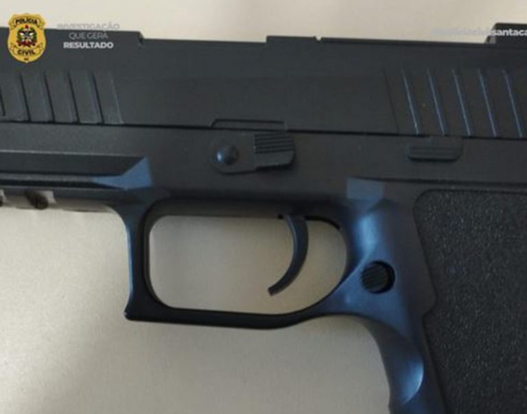 Jovem de Jaguaruna grava dança com arma na cintura e uniforme de escola