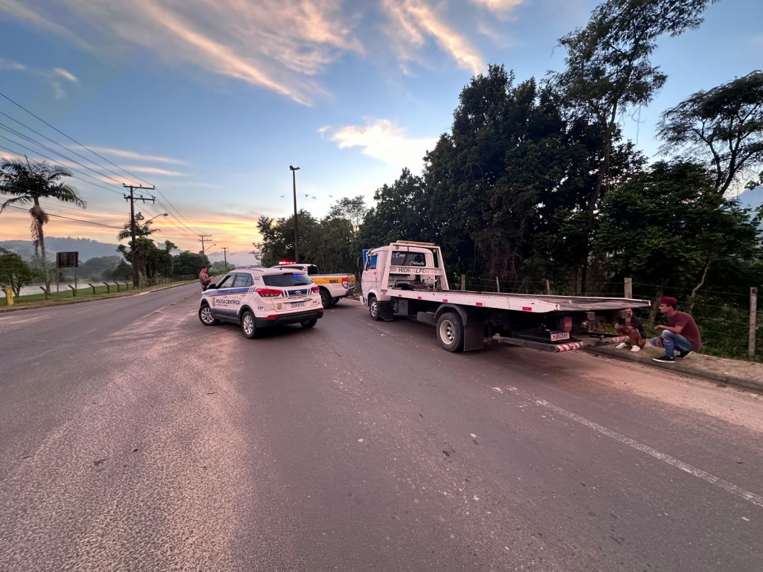 Jovem de 23 anos morre após perder controle de moto e bater em poste ...