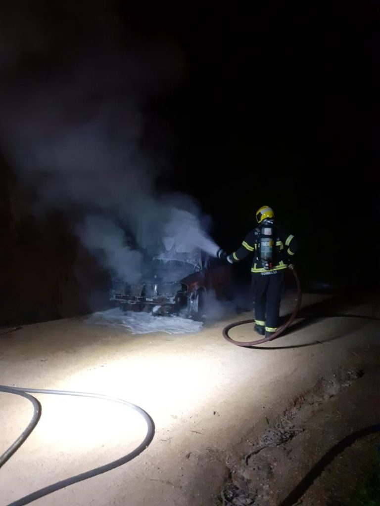 Motorista sofre queimaduras após carro pegar fogo em São Martinho