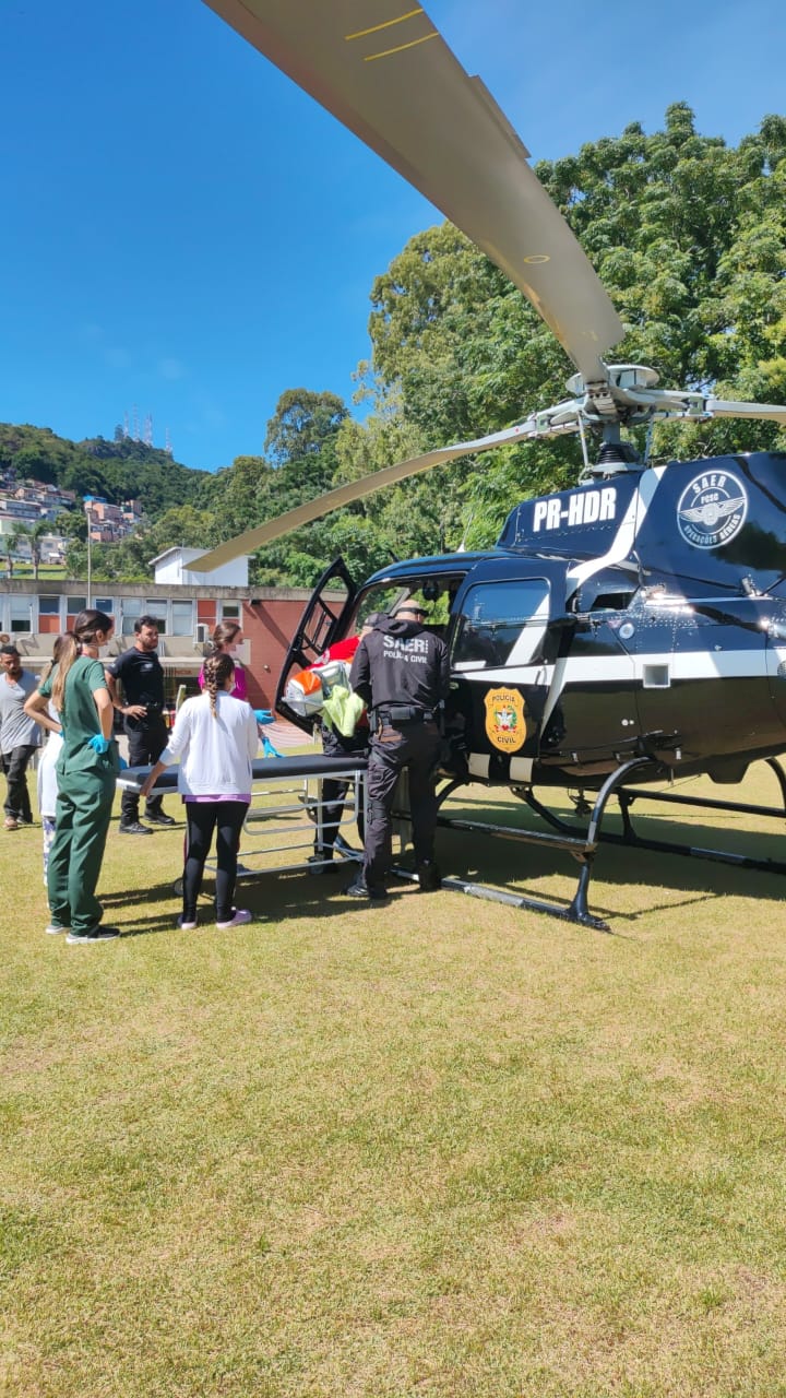 Crianças sofrem queimaduras e precisam de transferência
