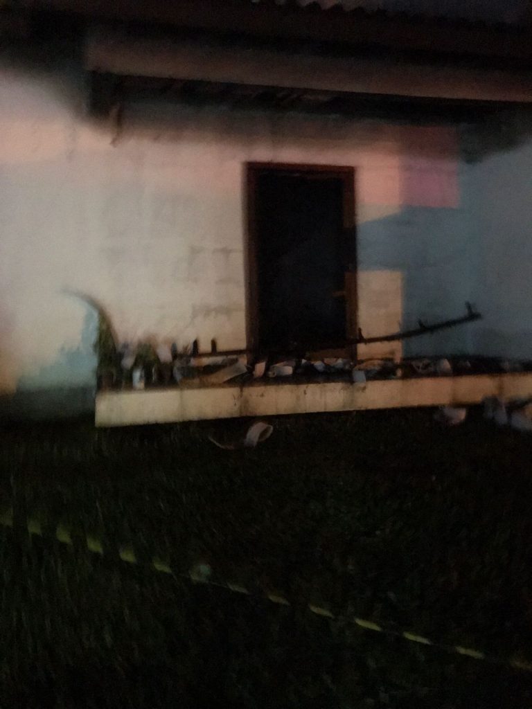 Bombeiros combatem incêndio em Cocal do Sul