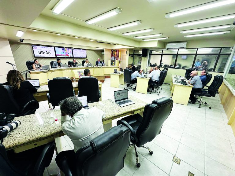Vereadores derrubam veto e o Criciúma terá isenção no IPTU