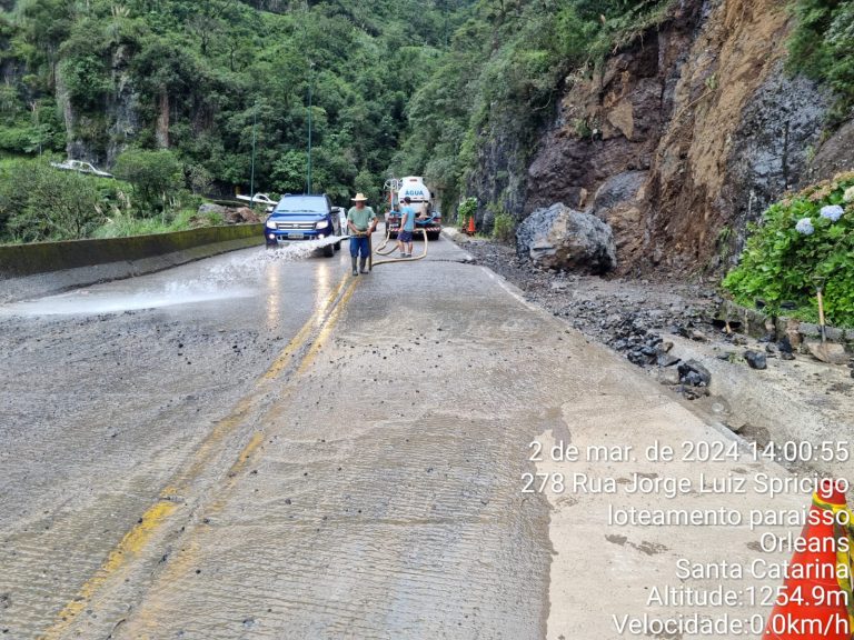Pista da Serra do Rio do Rastro é liberada na tarde deste sábado