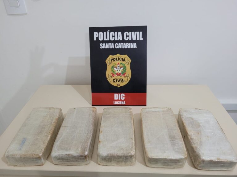 R$ 255 mil em drogas: Civis realizam maior apreensão de crack de Laguna