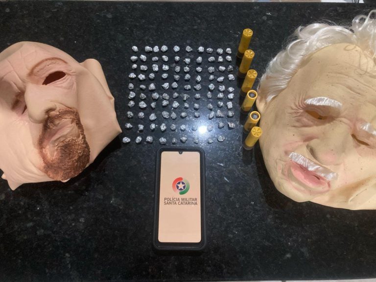 PM apreende mochila com máscaras, crack e munição em Balneário Rincão