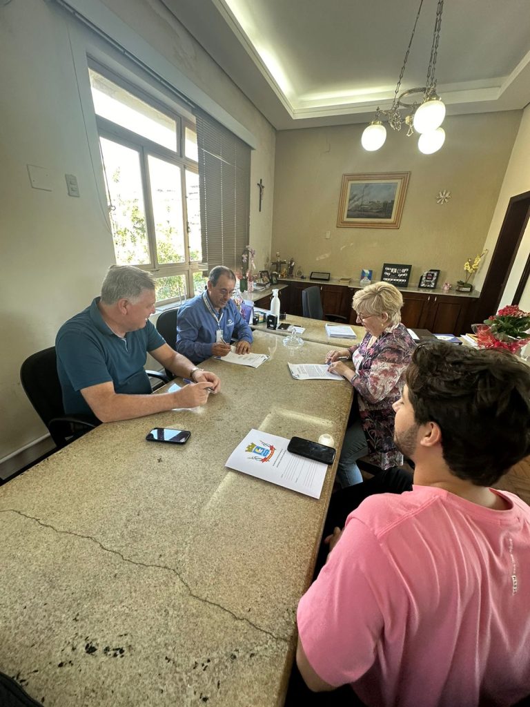 Capivari de Baixo: Associação Jorge Lacerda e prefeitura assinam termo