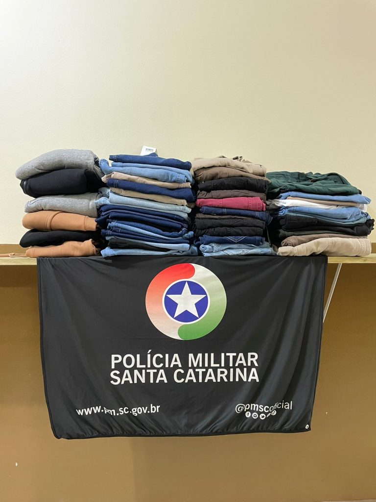 Polícia Militar recupera roupas possivelmente furtadas em Criciúma