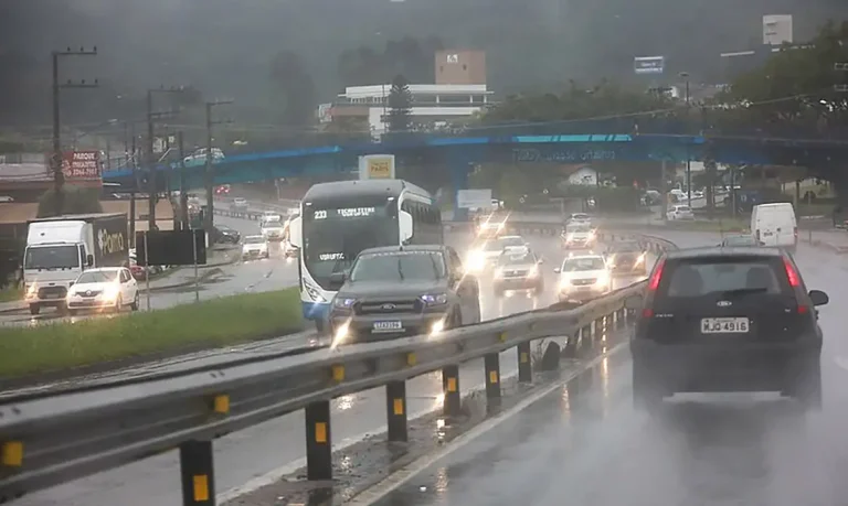 Inmet prevê final de semana de chuvas nas regiões Sul e Sudeste