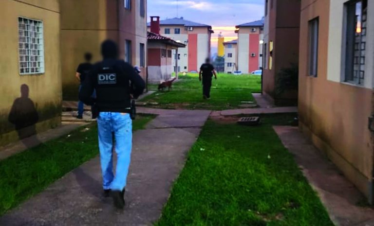 (Vídeos) Polícia prende suspeitos de homicídio durante operação em Criciúma