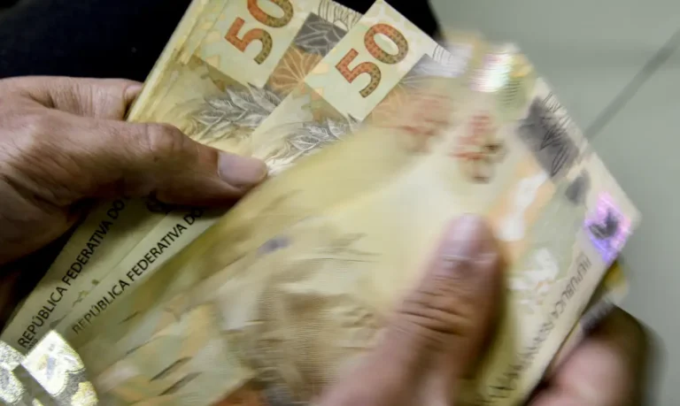 Bancos devolveram ao INSS quase R$ 8 bi em benefícios não sacados