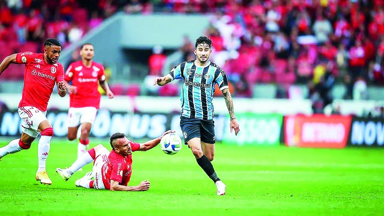 Dupla Gre-Nal volta à Série A