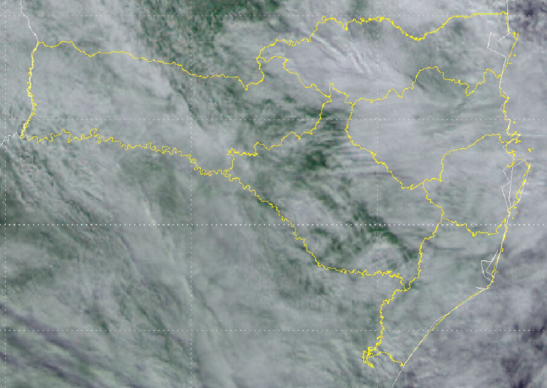 Chuva perde intensidade e segunda será de sol