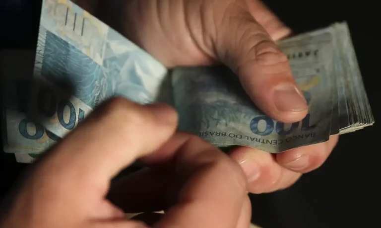 Brasileiros ainda não sacaram R$ 8,16 bi de valores a receber