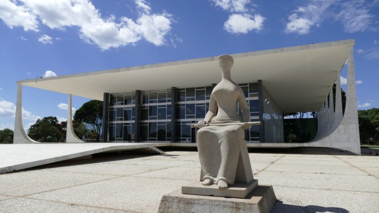 Deputado vira réu no STF por injúria