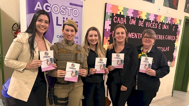 Polícia Militar realiza panfletagem para conscientização sobre Agosto Lilás