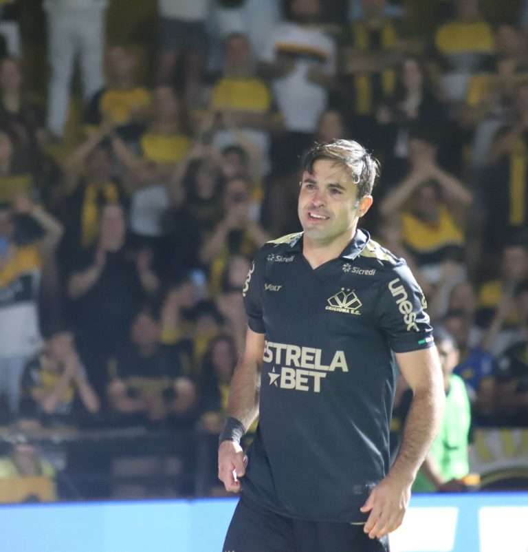Ídolo do Tigre, Eder revela luta secreta contra câncer enquanto jogava