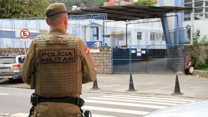 (Vídeo) Homem é preso em flagrante após cometer roubo em Florianópolis