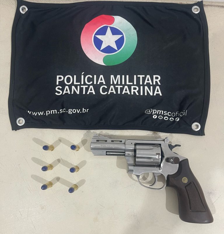 Polícia Militar prende homem por ameaça com arma de fogo