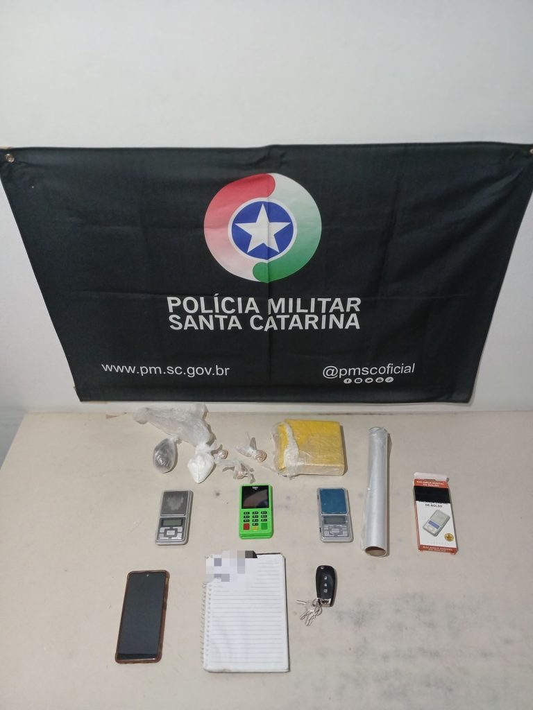 PM aborda veículos e encontra entorpecentes em Araranguá