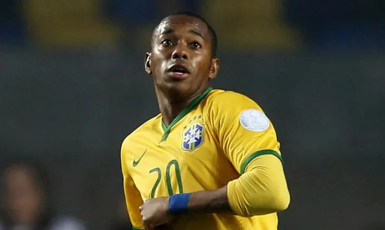 Mendes pede vista e suspende julgamento de Robinho no STF