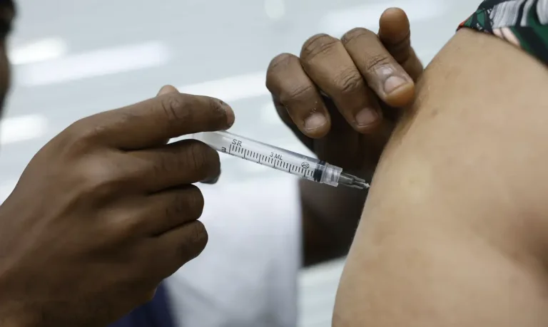 Saúde realiza Dia D de vacinação contra a gripe neste sábado