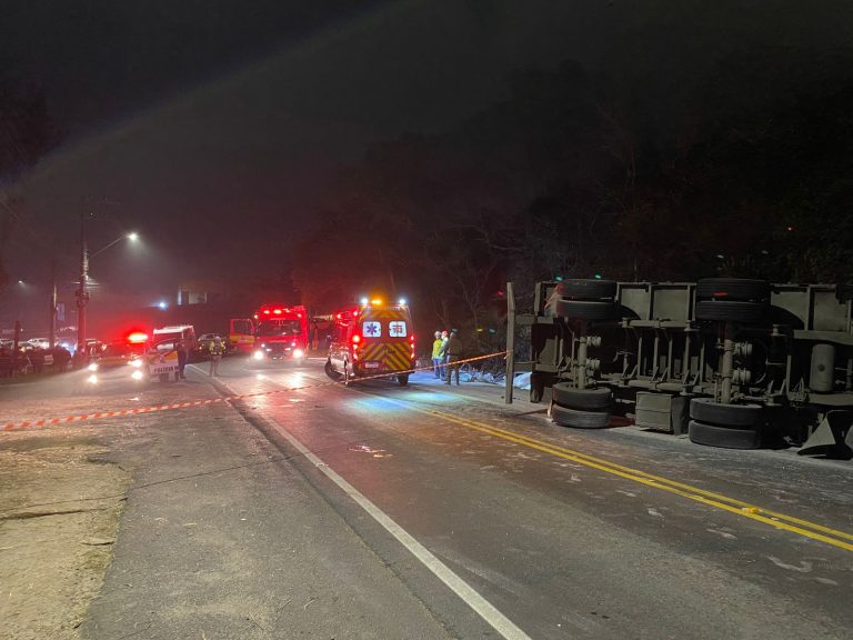 Motorista morre após colisão com caminhão em Morro da Fumaça
