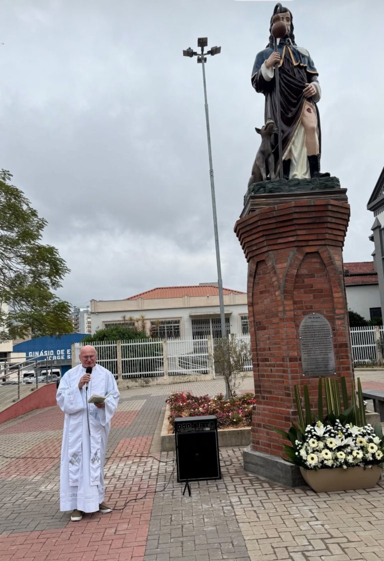 Praça Matriz ganha imagem do padroeiro São Roque em Morro da Fumaça