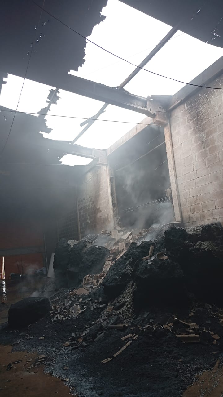 Incêndio consome parte de indústria no Sul catarinense