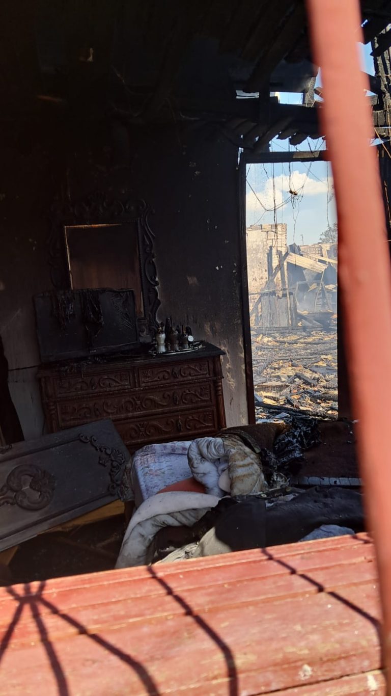 EM ATUALIZAÇÃO: Incêndio deixa uma vítima fatal em Araranguá