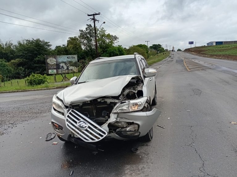 Colisão entre carros deixa quatro vítimas na SC-108 em Urussanga
