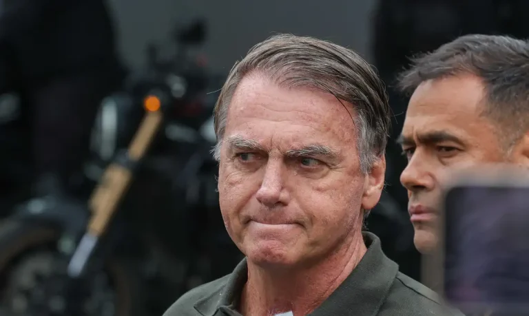 Bolsonaro deve receber alta hospitalar nesta sexta, informa médico