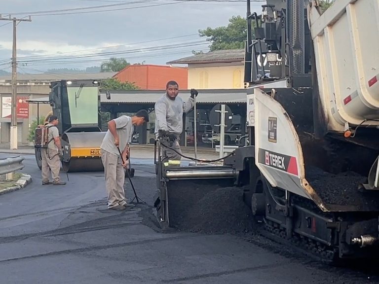 Frentes de trabalho atuam no fim de semana em Criciúma