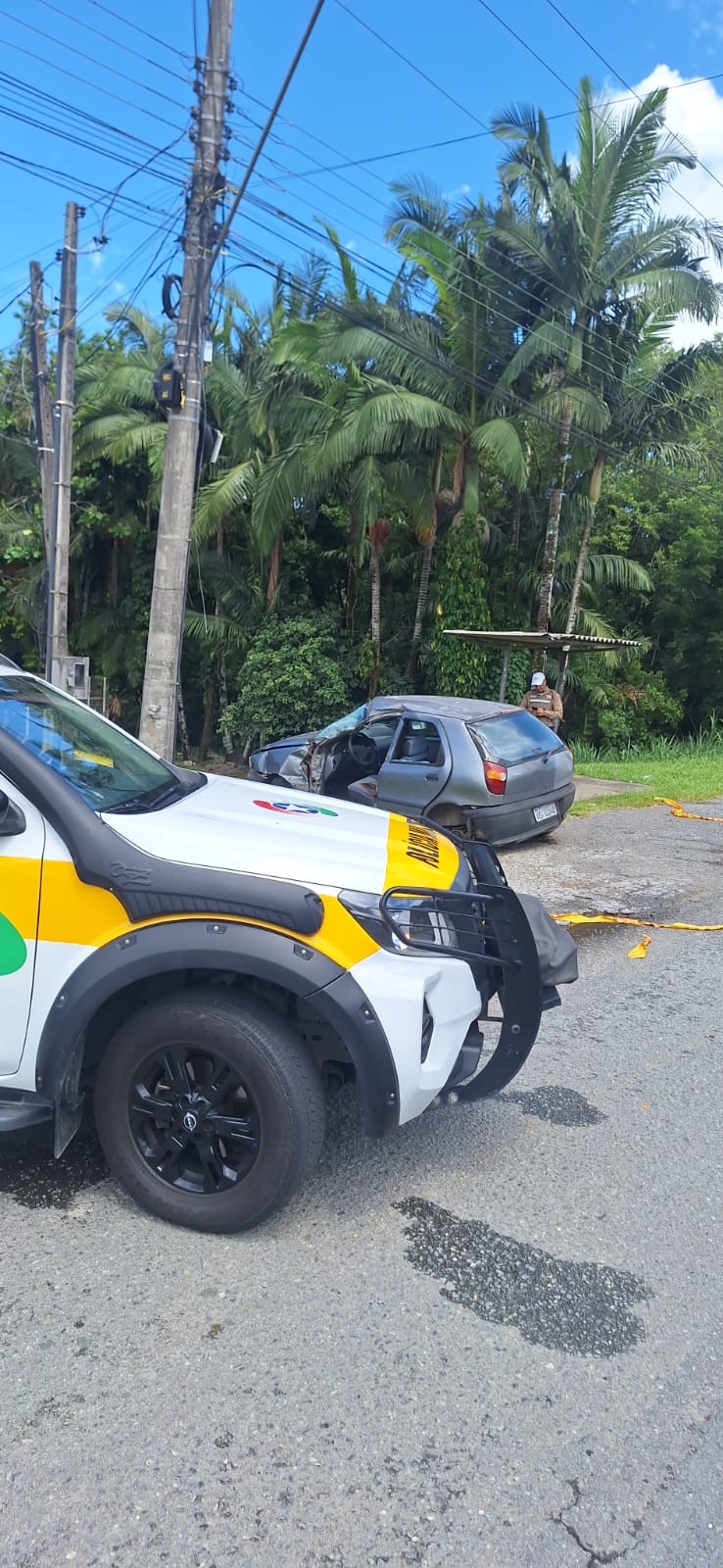 Homem morre em colisão com poste na SC-108