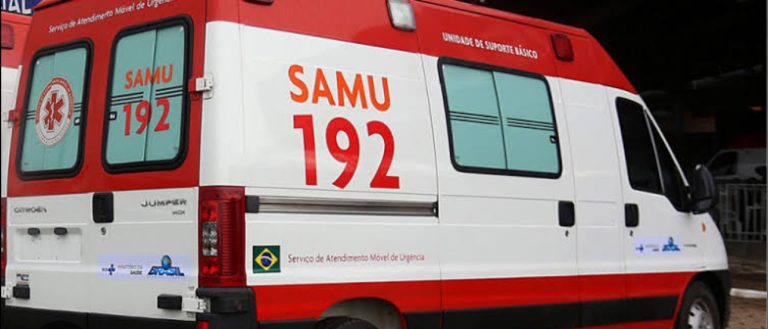 Caroneiro de moto fica ferido após colisão com carro na Sanga Funda