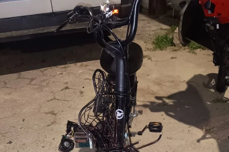 Condutor de moto elétrica morre em colisão na SC-434