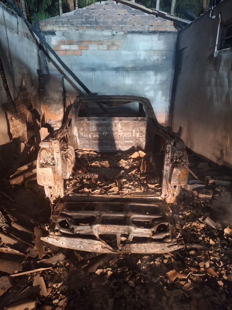 Incêndio atinge garagem e paiol em Nova Veneza