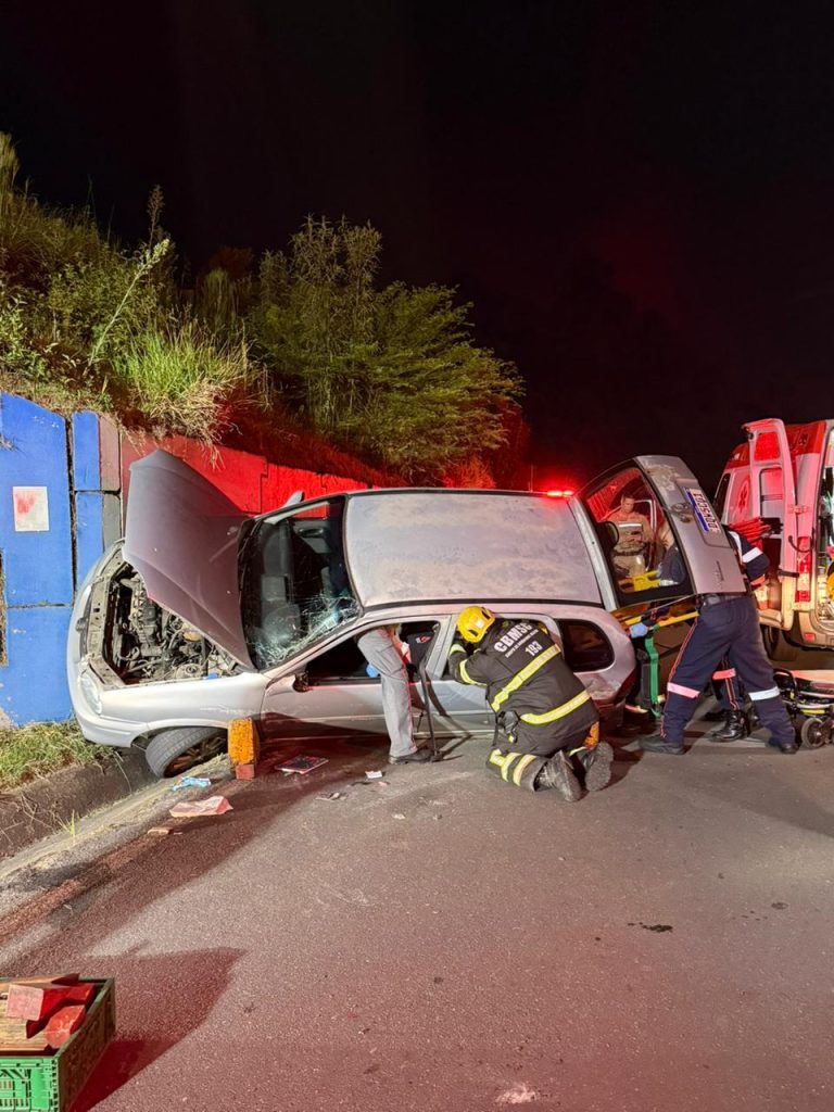 Capotamento deixa três vítimas no bairro Vila Zuleima
