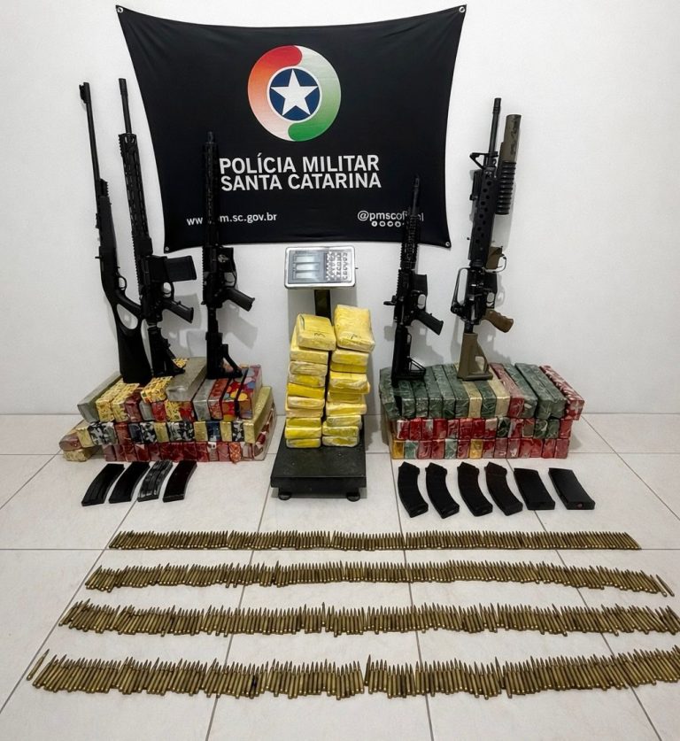BOPE apreende fuzis e 20 kg de cocaína em Palhoça