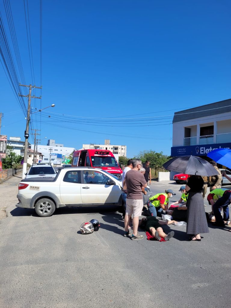 Motociclista fica ferido em acidente com carro em Morro da Fumaça