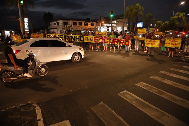 (vídeo) Comunidade do Pinheirinho vai às ruas contra insegurança