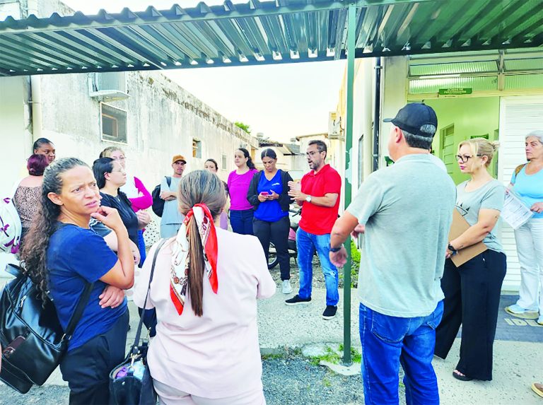 (vídeo) Funcionários decidem pelo fim da greve no Hospital Santa Catarina