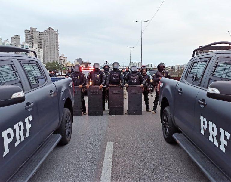 Justiça Federal proíbe bloqueios na BR-101 e BR-407 em SC
