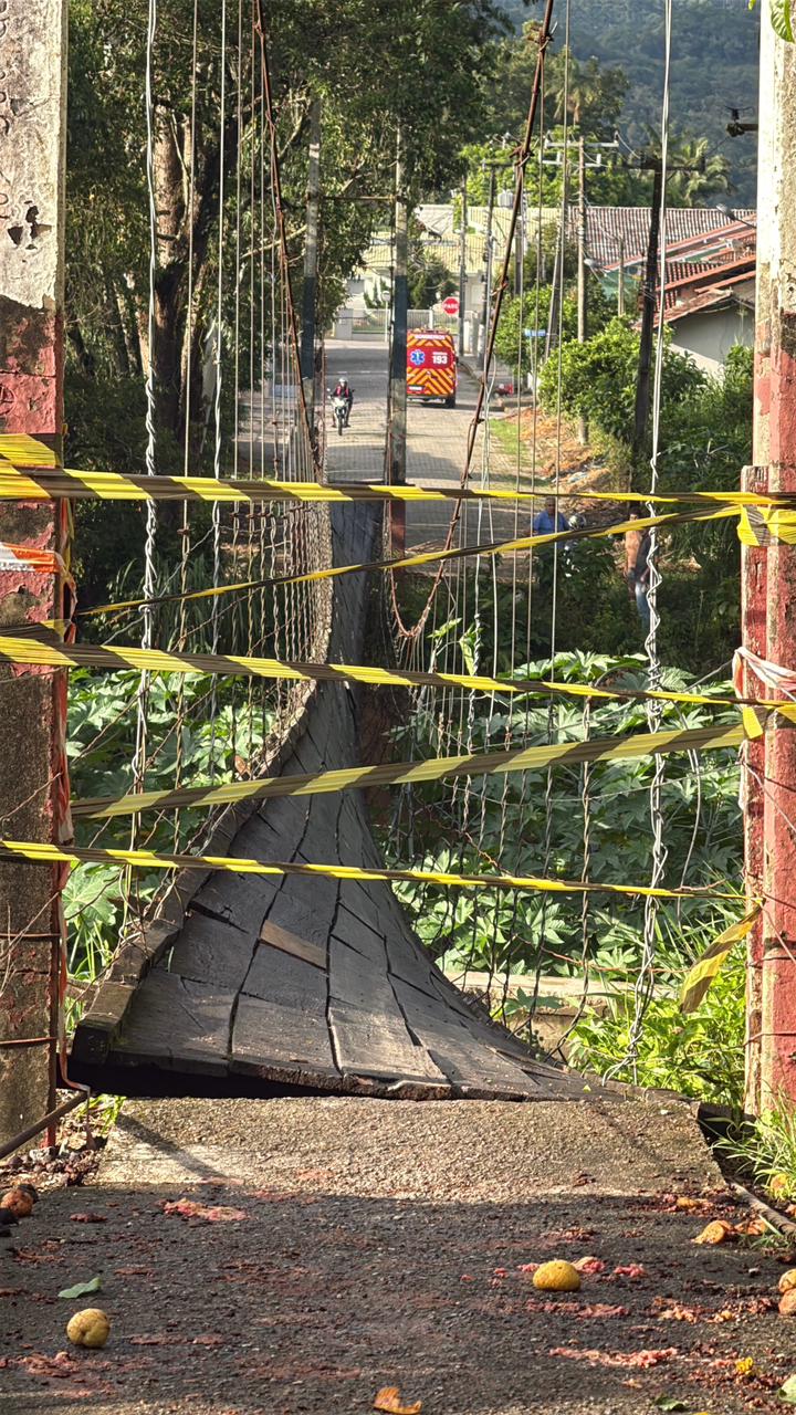Queda de ponte deixa quatro feridos em São João Batista
