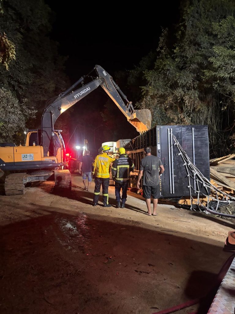Gestante e companheiro morrem após colisão com caminhão em São Bonifácio