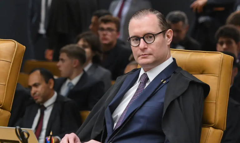 Ministro Zanin nega pedido para criação da CPI do Banco Master
