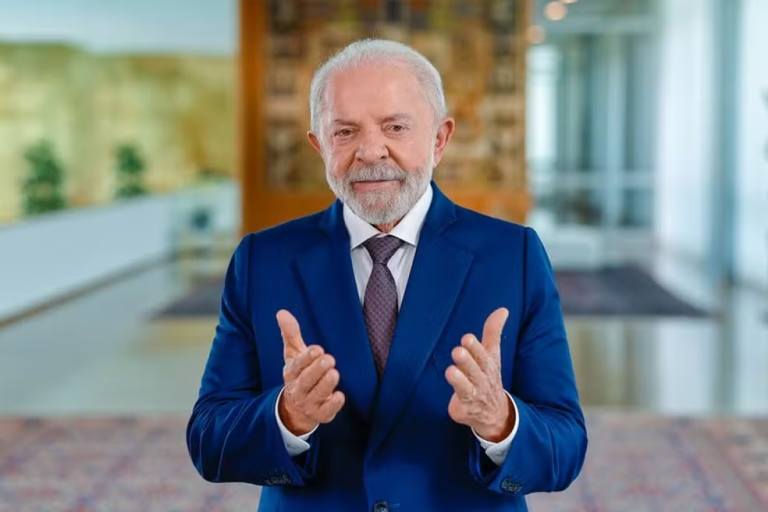 “Têm que tirar a bunda da cadeira”, diz Lula em fala sobre Ozempic