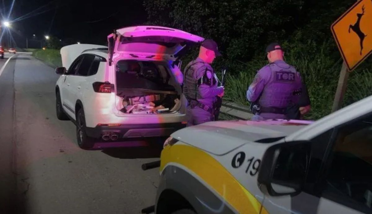 Policial é apreendido transportando 129 iPhones avaliados em R$ 1,5 milhões